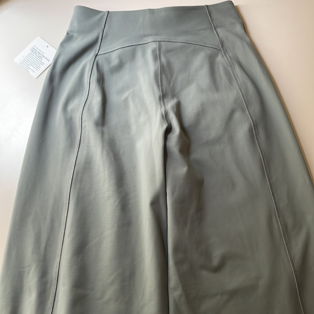 Lululemon Define High Rise Wide Leg Pant Luon Willow Leaf Green - Picture 9 of 9